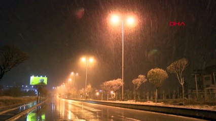 Ankara'ya mevsimin ilk karı yağdı