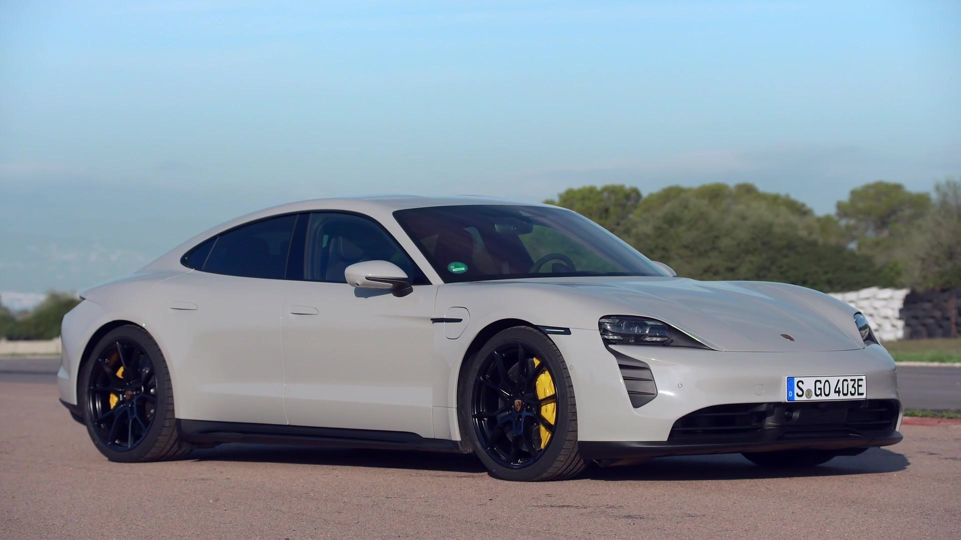 The new Porsche Taycan GTS Design in Crayon Grey - video Dailymotion