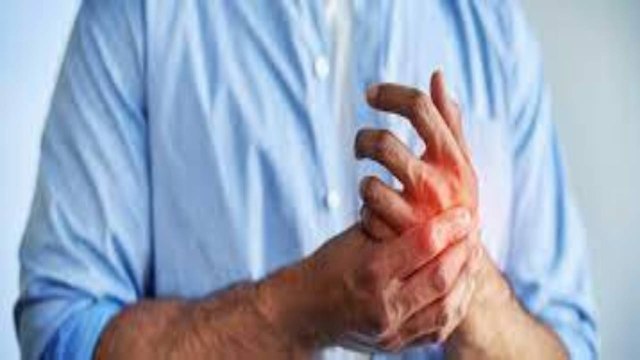 हाथों और उंगलियों में दिखने वाले ये लक्षण इस गंभीर Cancer का देते है संकेत | Boldsky