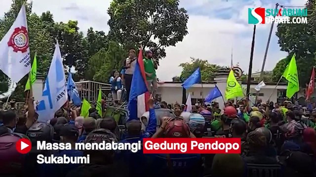 Kepung Pendopo Sukabumi, Buruh Tolak UMK 2022: Minta Naik