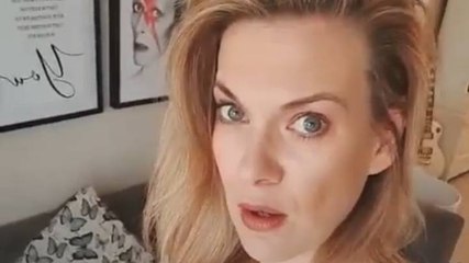 Suite à un lamentendu elle envoie une photo dénudée à son prof de sport, sa réaction est hilarante