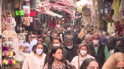 Konsepti değişen nikah şekerlerinin yerini pandemide kolonya aldı