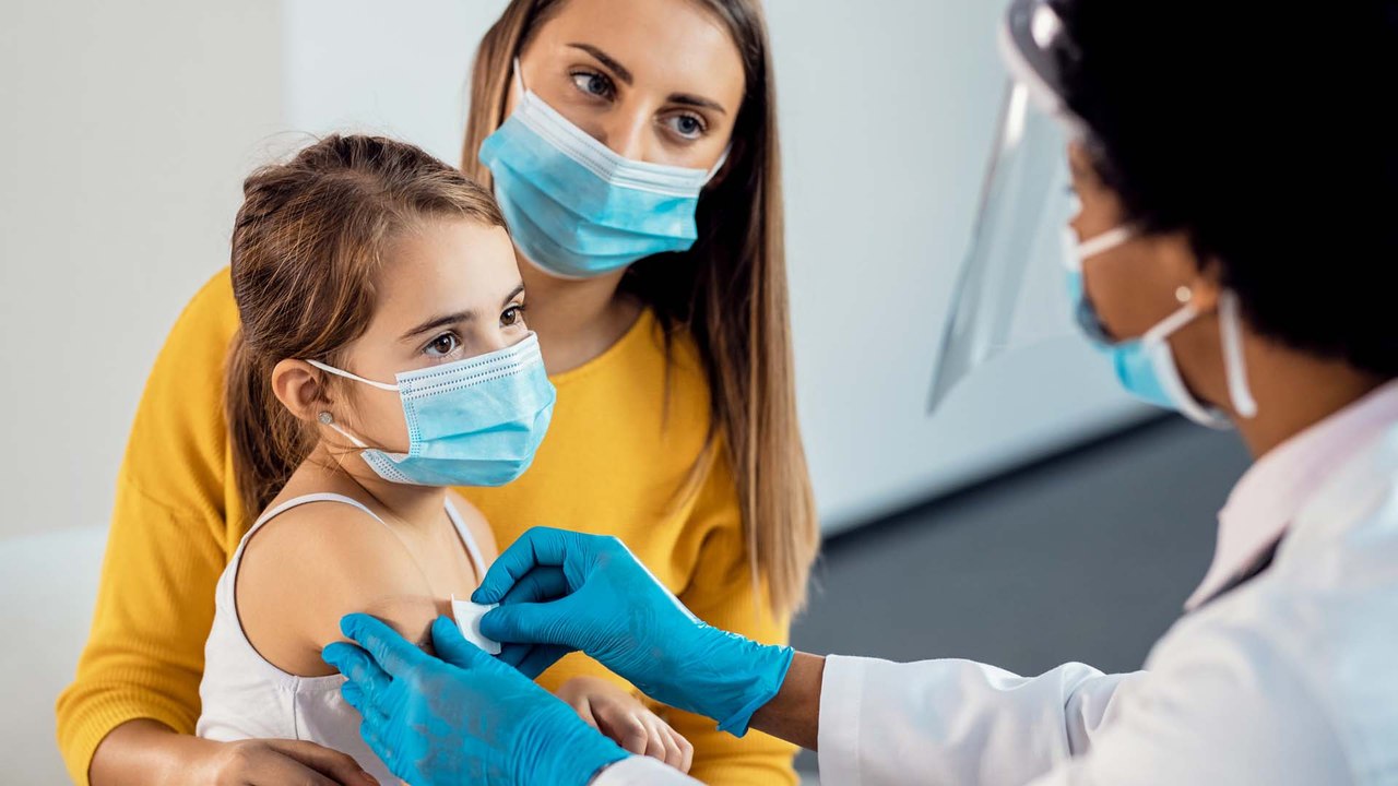 Corona-Impfung für Kinder: Das sollten Eltern wissen