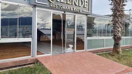 FIRTINADA SAHİLLERE VURAN ÇÖPLER TOPLANIYOR