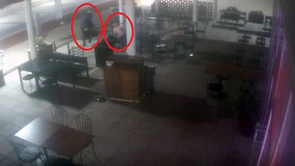 Mersin'de sahildeki kafelere saldırı