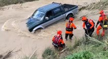Altavilla Milicia (PA) - Bloccato nel fiume con l'auto: soccorso dai Vigili del Fuoco (01.12.21)