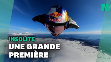 Les images incroyables de ce vol en wingsuit au cœur d'un volcan actif
