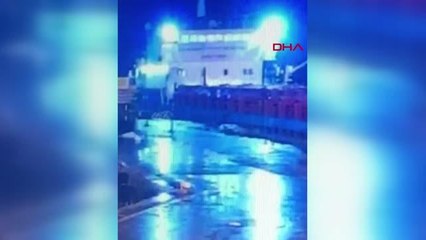 HALATIN ÇARPTIĞI GEMİCİ DENİZE DÜŞEREK KAYBOLDU