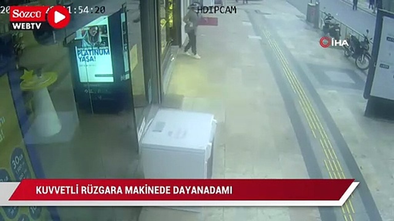 Kuvvetli rüzgara makinede dayanamadı