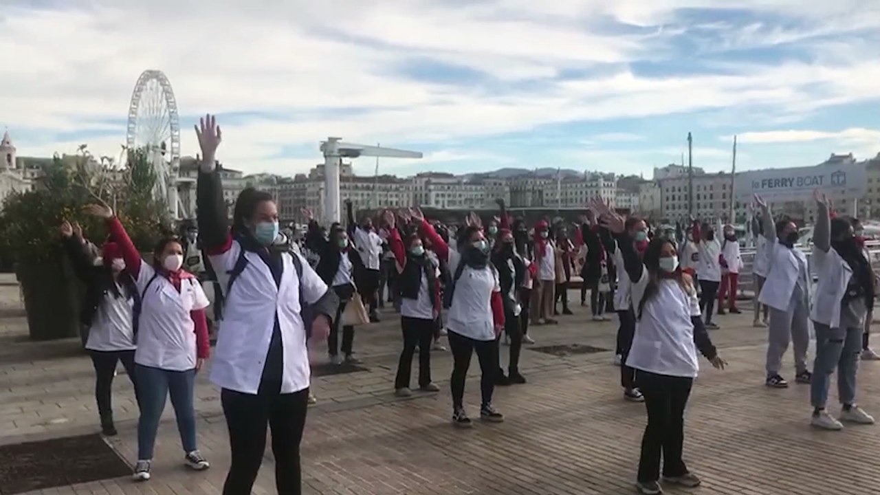 Journée mondiale de lutte contre le VIH: le flash mob des étudiants infirmiers sur le Vieux-Port