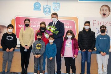 DİYABETLİ ÖĞRENCİLERE SENSÖRLÜ GLİKOZ ÖLÇÜM CİHAZI DAĞITILDI