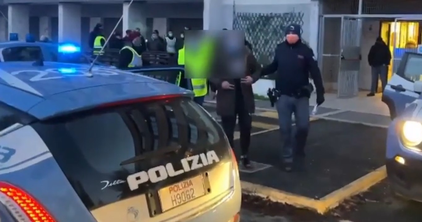 Roma, smantellato lo spaccio del "Barattolo" a Tor Bella Monaca e San Basilio: 9 arresti (01.12.21)