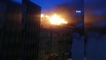 Zeytinburnu'nda 4 katlı binanın çatı katı alev alev yandı