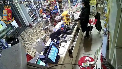 Rapina alla tabaccheria di Querceta. Titolare minacciata di morte