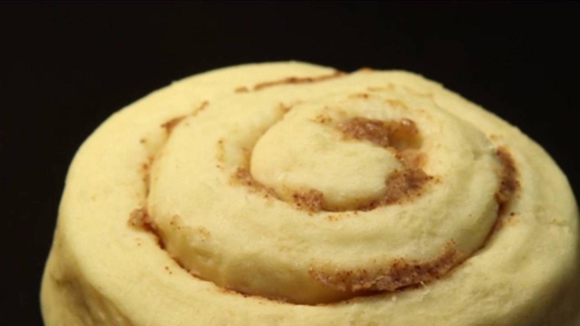 ⁣Treats To Put Inside Your Cinnamon Rolls That Aren't Cinnamon