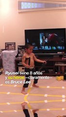 Este chico japonés imita a la perfección coreografías clásicas de Bruce Lee
