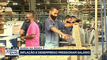 A renda média do brasileiro caiu - e um dos motivos é a inflação.