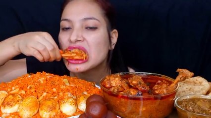 Video herunterladen: Asmr Eating  Extra  Spicy 1Kg Chicken Curry, Schezwan Fried Rice, Fried Egg, Chole Bhature |  Asmr Mukbang | Foodie JD