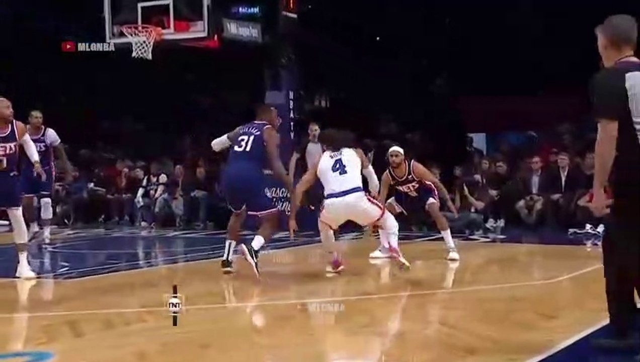 Derrick Rose just crossed Paul Milsap into Nerlens and made him fall down