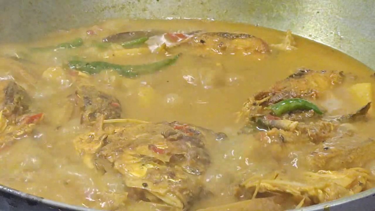 এমন স্বাদের ইলিশ বাড়িতে আসা অতিথিদের খাওয়ালে অতিথি বারবার আসতে চাইবে কাঁচ কলা দিয়ে ইলিশ মাছের ঝোল | ইলিশ মাছ রান্না | ইলিশ মাছের রেসিপি | BKitchen Bangla | New Cooking