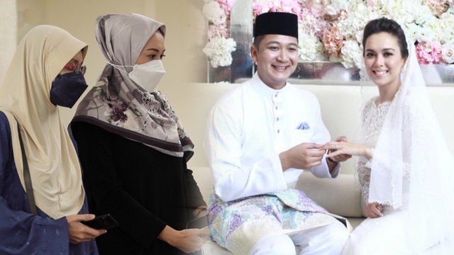 Siti Saleha berbaju kurung hitam hadir bicara kes cerai, tapi suami pula tak muncul di mahkamah