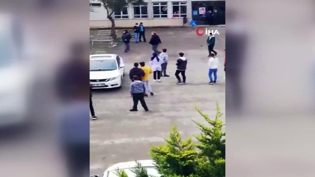 Okula dalan pitbull öğrencilere dehşeti yaşattı