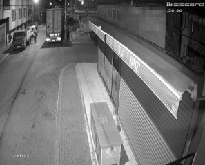 Akü hırsızı rahat tavrıyla pes dedirtti