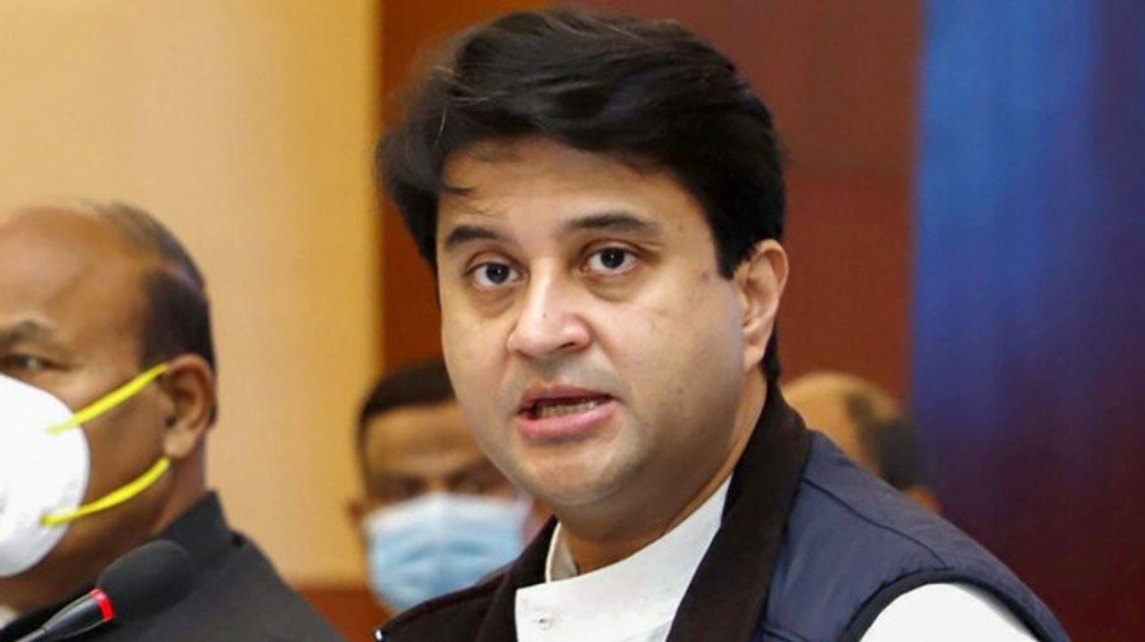 Govt balancing health & need to travel: Civil aviation minister | Watch