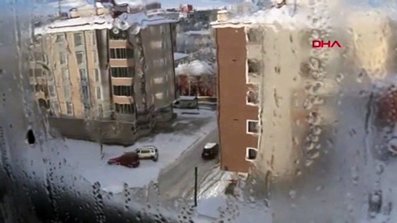 Sıcaklık eksi 15 derece... Kura Nehri buz tuttu