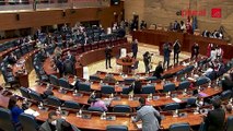 Los diputados de la Asamblea de Madrid cantan cumpleaños feliz a sus compañeros