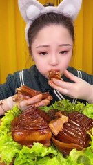 Descargar video: Yummy ASMR Chinese Mukbang Eating Spicy Braised Pork Belly, Pork Leg , Pork Ribs #3