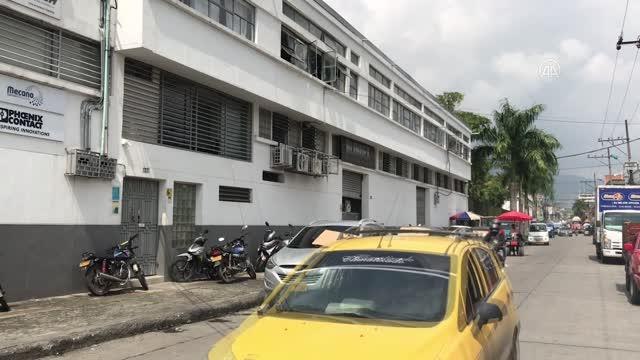 Kolombiyalı anne işitme engelli kızı için şeffaf maske geliştirdi