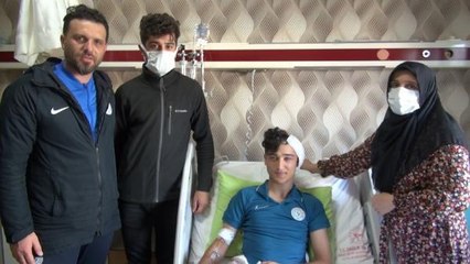 HAVA TOPUNDA RAKİBİYLE ÇARPIŞAN GENÇ FUTBOLCU, BEYİN KANAMASI GEÇİRDİ