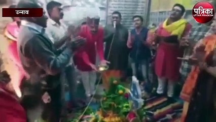 विख्यात कथा वाचक देवकीनंदन ठाकुर द्वारा भागवत कथा का प्रवचन