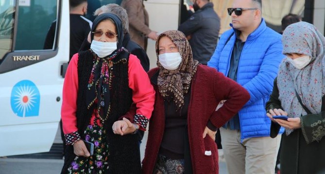 Katledilen kızının cenazesini alan anne güçlükle ayakta durabildi