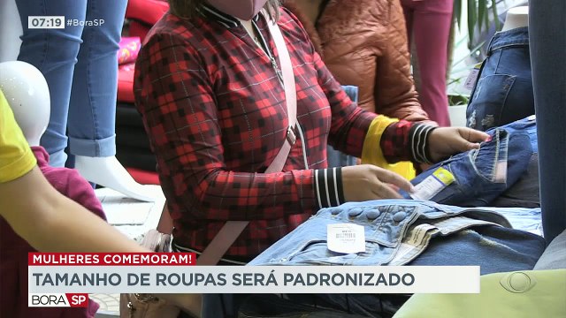 A associação brasileira de normas técnicas, publicou tabelas que trazem medidas para padronizar os tamanhos de roupas femininas no país. A ideia é que as marcas tragam nas etiquetas os centímetros de busto, cintura, quadril.