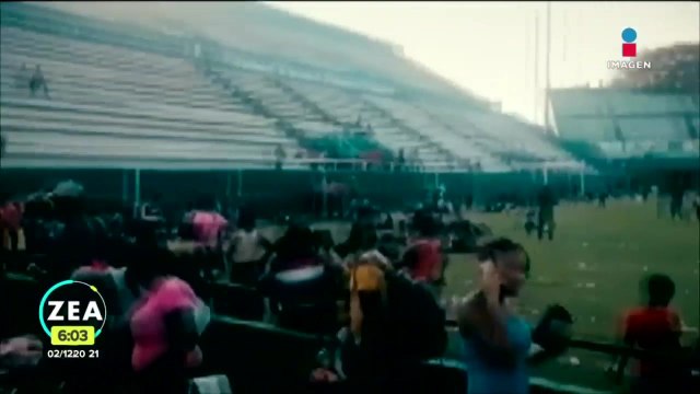 Migrantes esperan autobuses para ser trasladados a otros estados