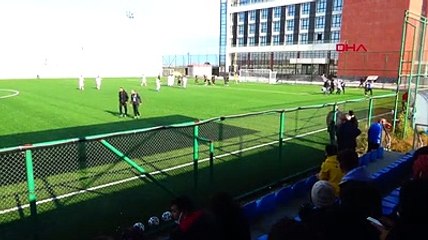 Hava topunda rakibiyle çarpışan genç futbolcu, beyin kanaması geçirdi