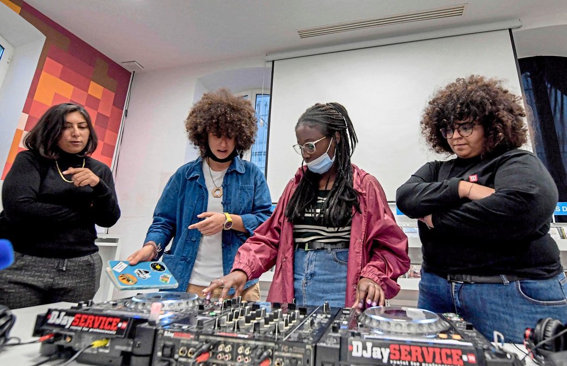 Turntables und Tabus: Tunesische Frauen mischen DJ-Geschäft auf