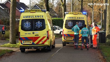 Auto rijdt woning binnen aan Burgemeester Backxlaan