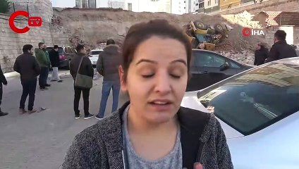 İstinat duvarı çöktü, iş makinesi aşağı düştü