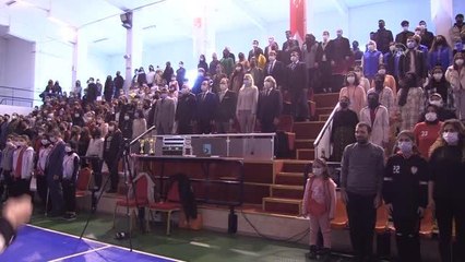 Vali Kızılkaya engelli farkındalığı için gözleri kapalı bisiklet kullandı