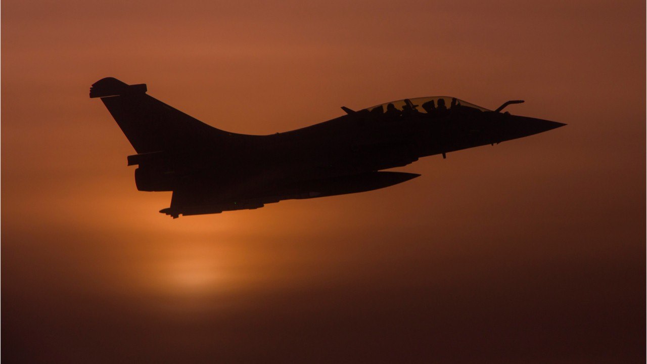 Avions de combat : le Canada exclut Boeing, le...