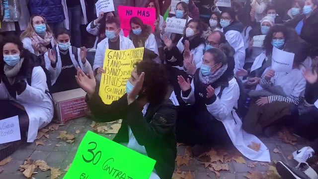 Los sanitarios de Madrid se manifiestan contra los despidos aplazados dos meses: Seguiremos siendo necesarios