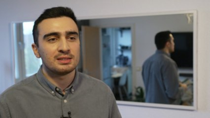 صورة السيلفي مع ميركل التي غيرت حياة لاجئ