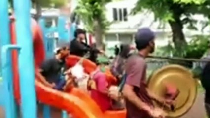 Ondel Ondel Lucu Joget Duda Araban