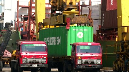 Cargo operations on container ship   unloading containers from ships in chittagong port