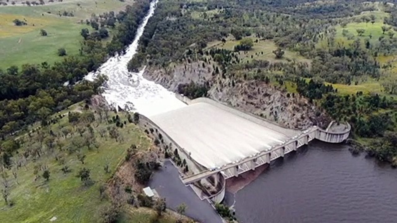 Parts of NSW's west brace for more flooding as dams overflow
