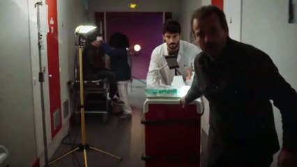Plus belle la vie - Romain vole au secours d'Aurore