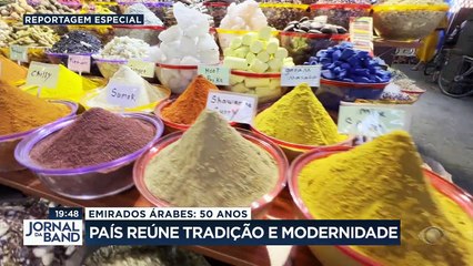Um país construído no meio do deserto para ser a pérola do mundo árabe. Há cinquenta anos, nasciam os Emirados Árabes Unidos.